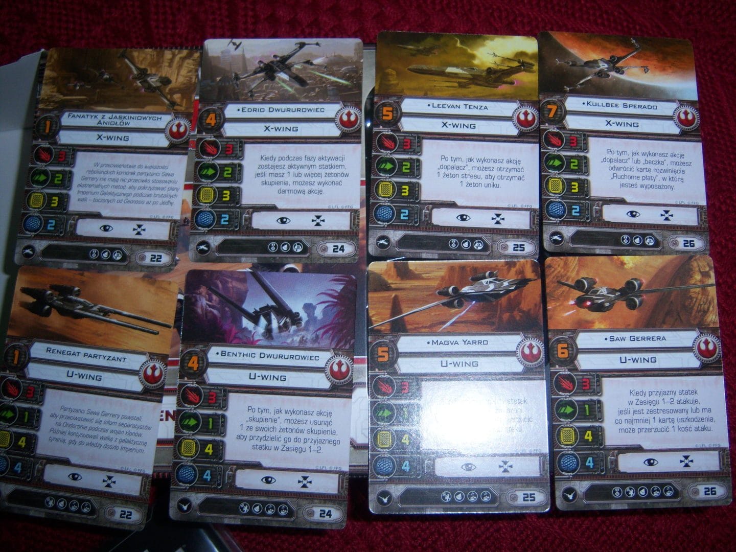 Karty pilotów dla X-winga oraz U-winga.