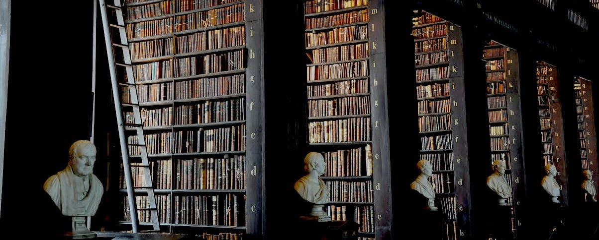 książki Dark Academia